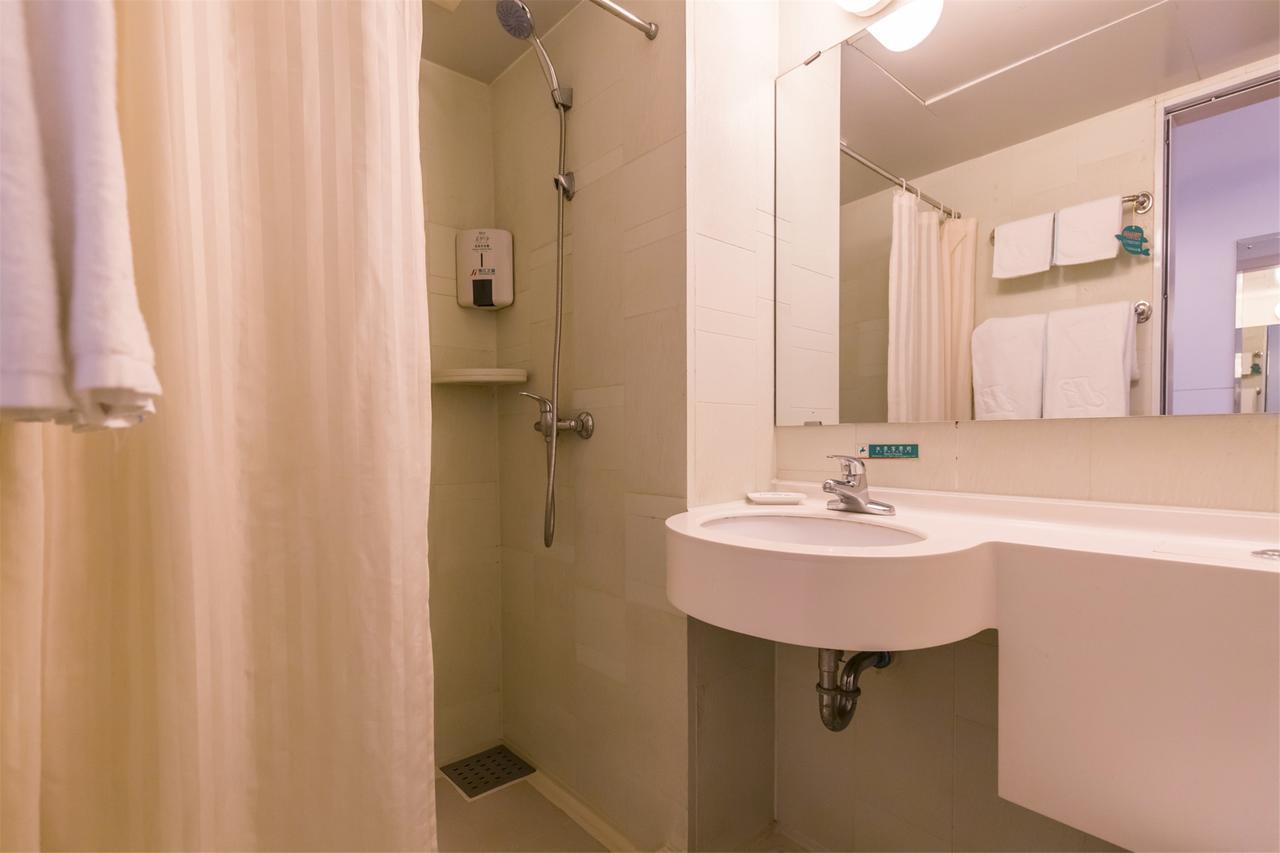 Magnolia Business Hotel Xining Railway Station Grand Cross Mojia Street ภายนอก รูปภาพ